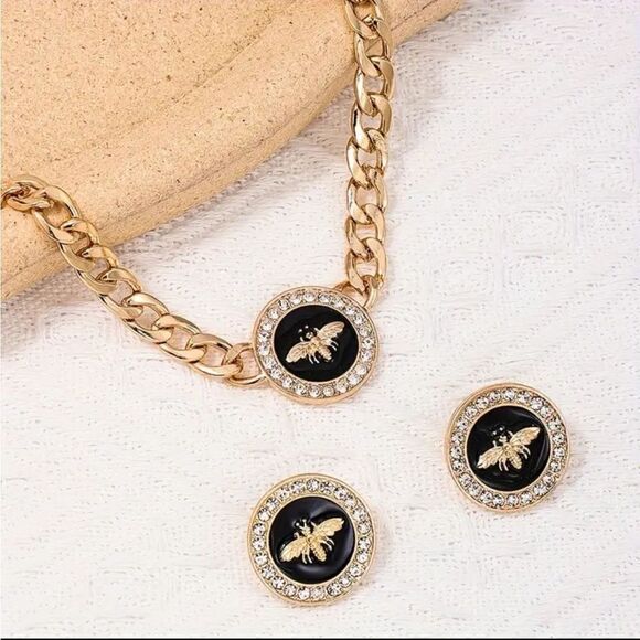 ✨ Black & Gold Bee Rounded Necklace & Earrings Set ✨ - Picture 2 of 5